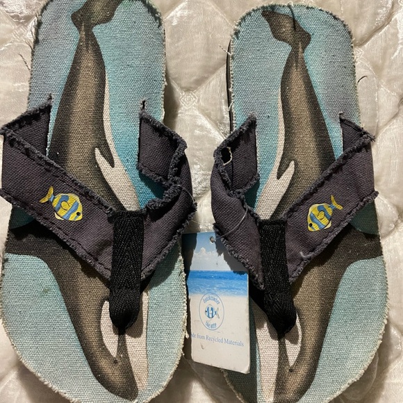 Beachcomber boys flip-flops. Size 5. NWT sharks. - Picture 1 of 6